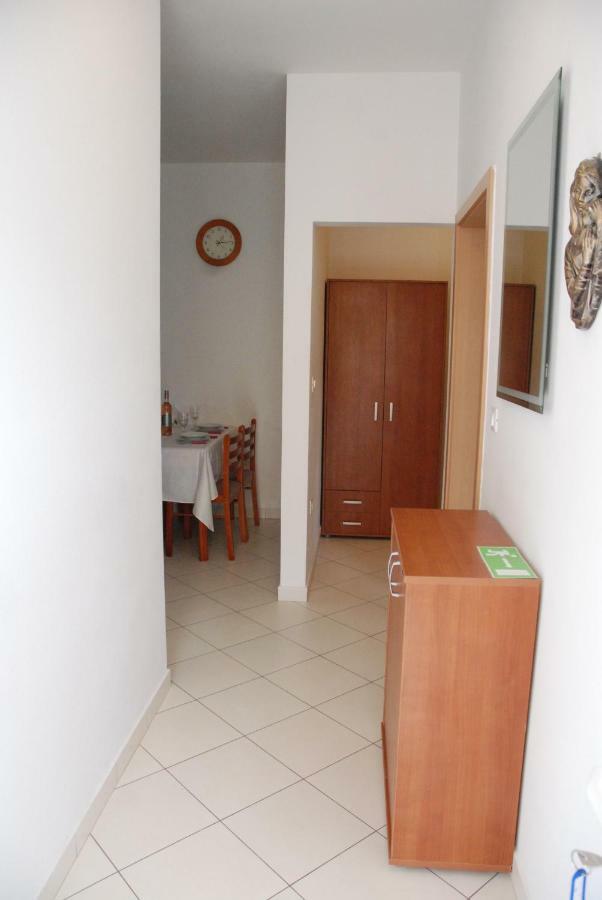 Apartmani Radin Rosini Luaran gambar