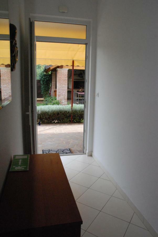 Apartmani Radin Rosini Luaran gambar