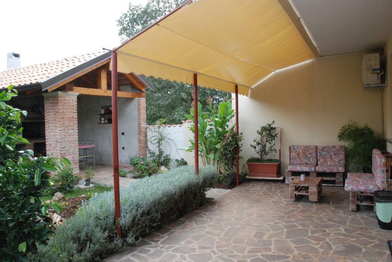 Apartmani Radin Rosini Luaran gambar