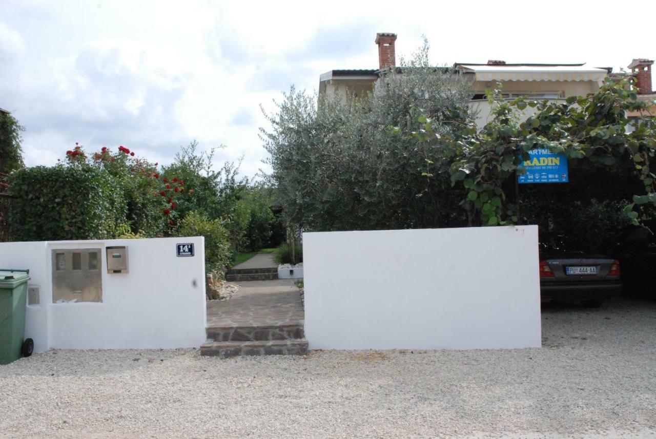 Apartmani Radin Rosini Luaran gambar
