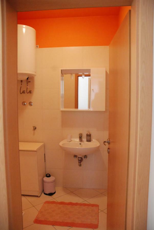 Apartmani Radin Rosini Luaran gambar