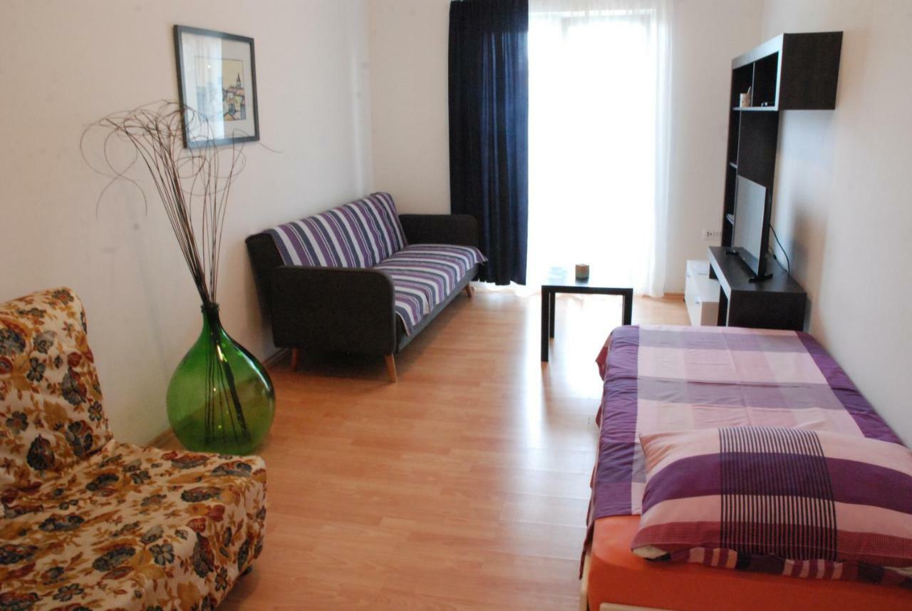 Apartmani Radin Rosini Luaran gambar
