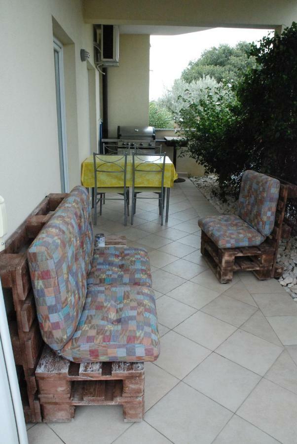 Apartmani Radin Rosini Luaran gambar