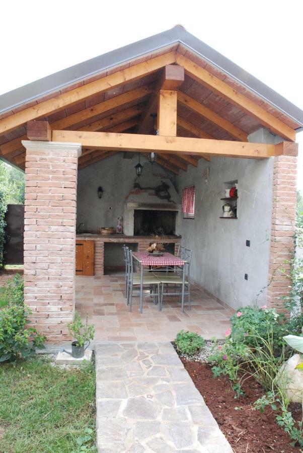 Apartmani Radin Rosini Luaran gambar