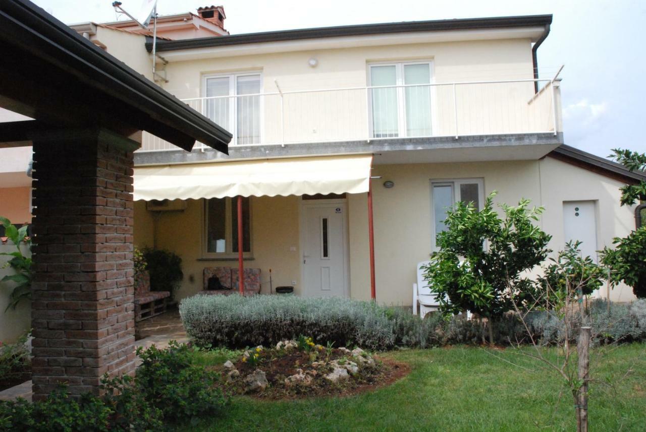 Apartmani Radin Rosini Luaran gambar