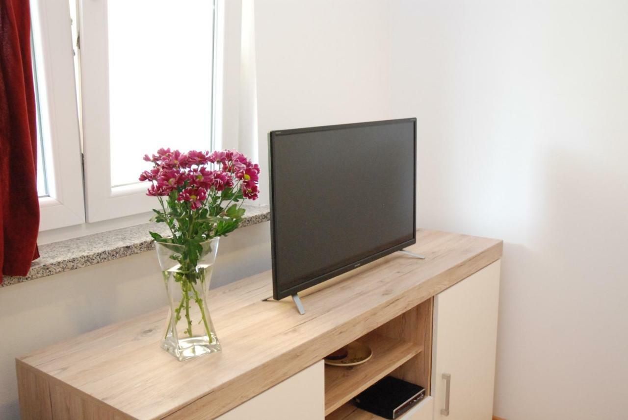 Apartmani Radin Rosini Luaran gambar