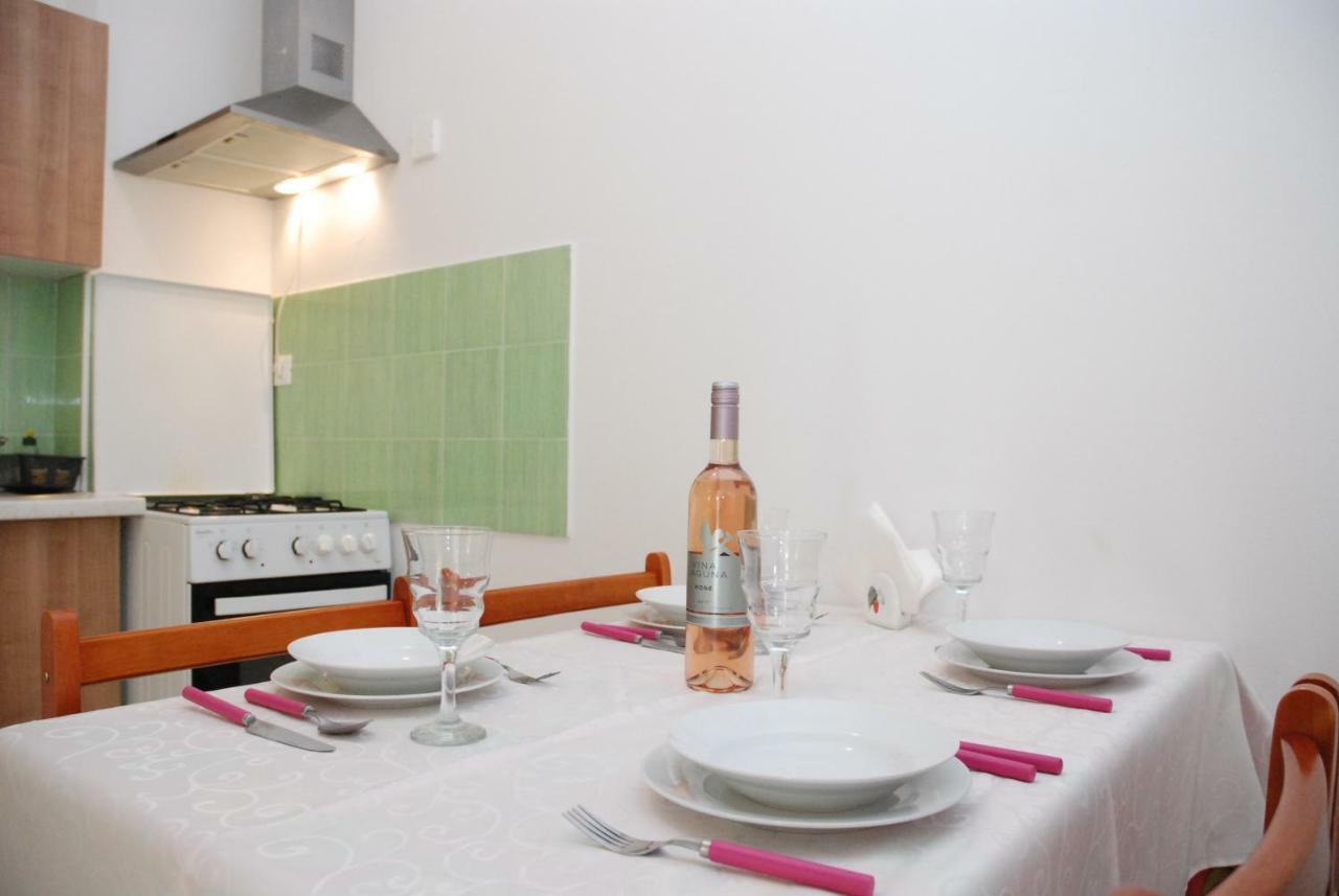 Apartmani Radin Rosini Luaran gambar