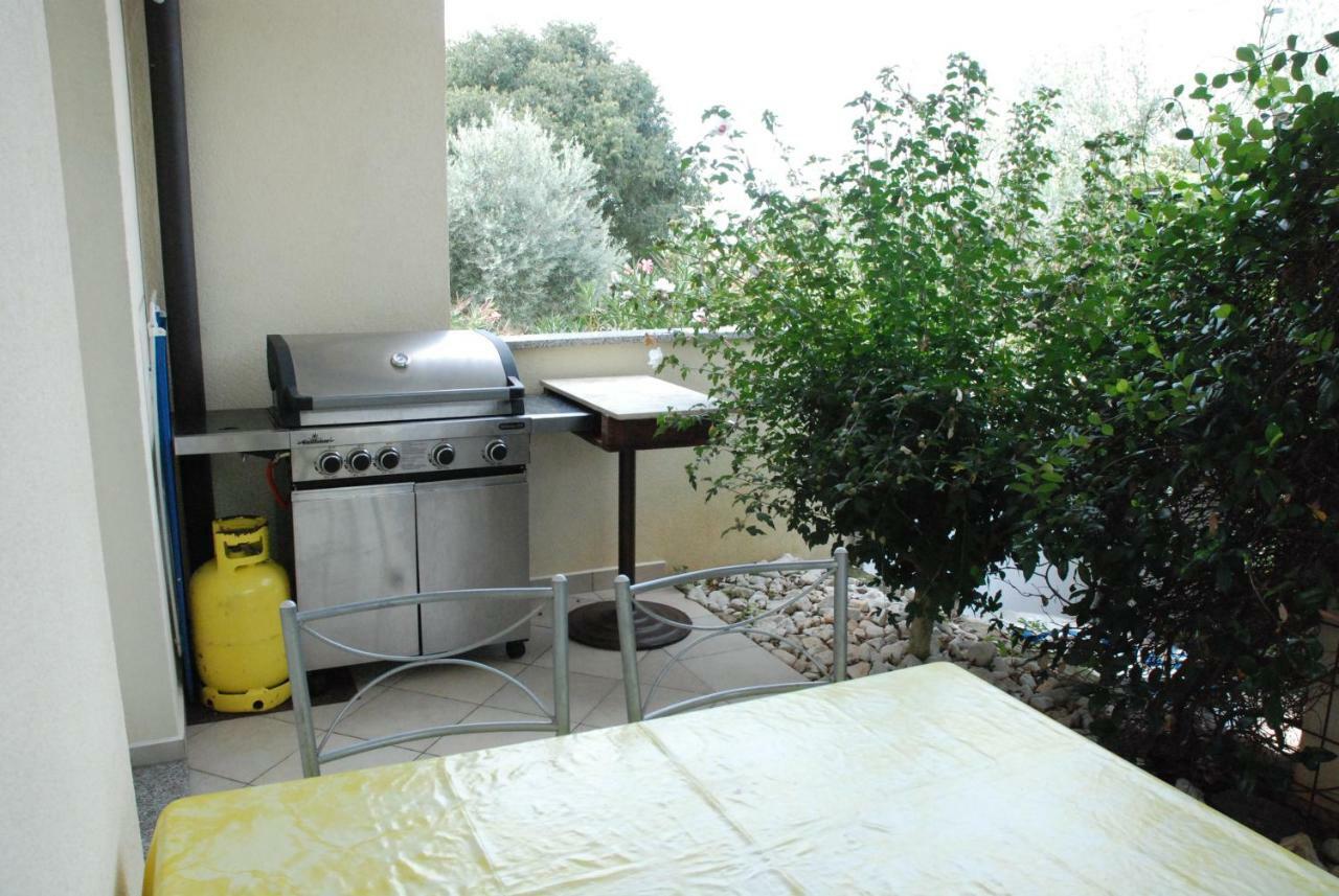 Apartmani Radin Rosini Luaran gambar