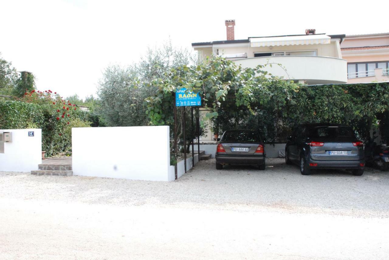 Apartmani Radin Rosini Luaran gambar
