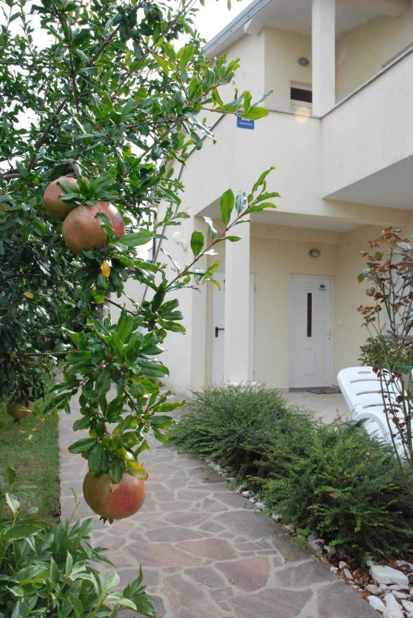 Apartmani Radin Rosini Luaran gambar