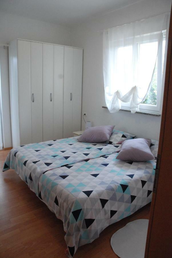 Apartmani Radin Rosini Luaran gambar